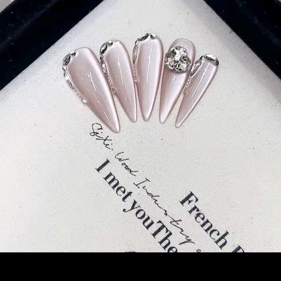 Elegant Pink Press-On Nails with Rhinestones - Picture 1 of 1